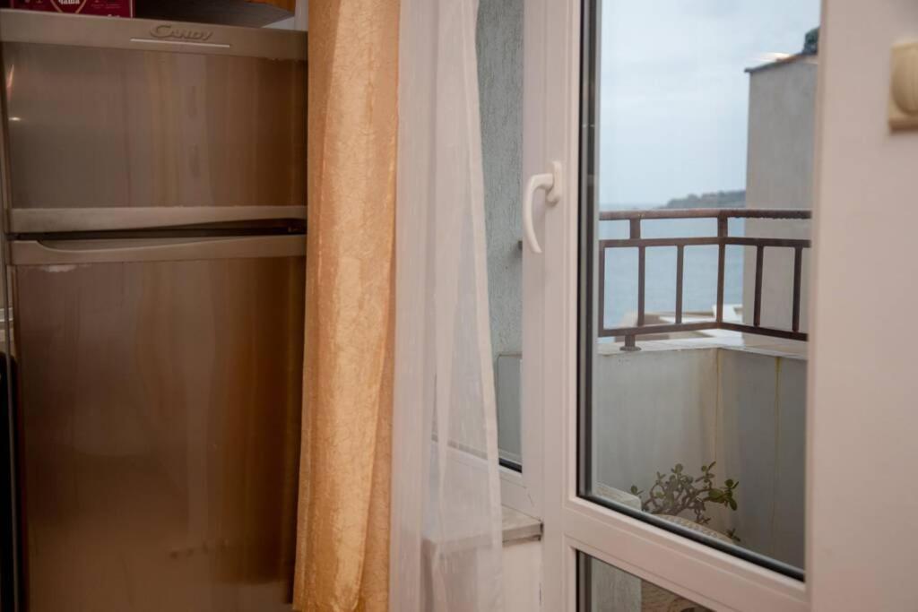 Convenient 1-Bedroom Flat Next To Harmanite Beach Sozopol Exterior foto
